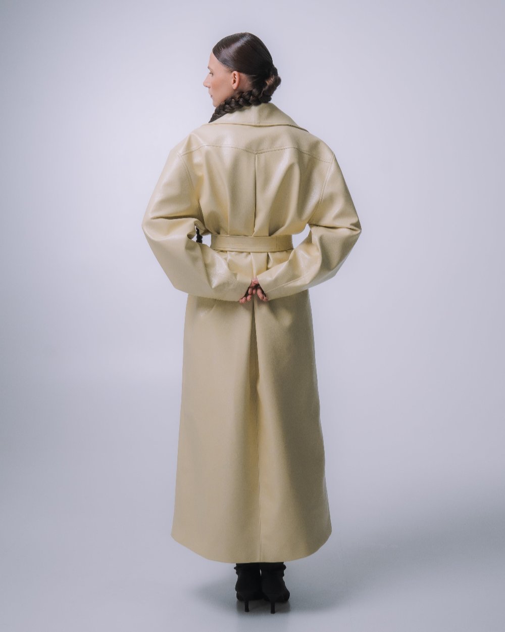 CREAM COAT WITH A GRAPHIC ECO-LEATHER COLLAR