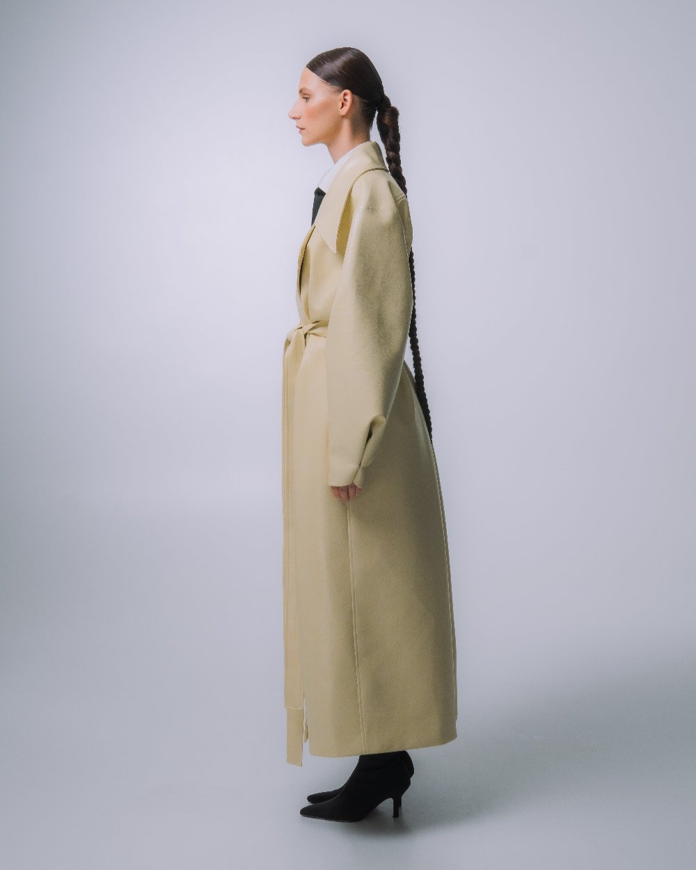 CREAM COAT WITH A GRAPHIC ECO-LEATHER COLLAR